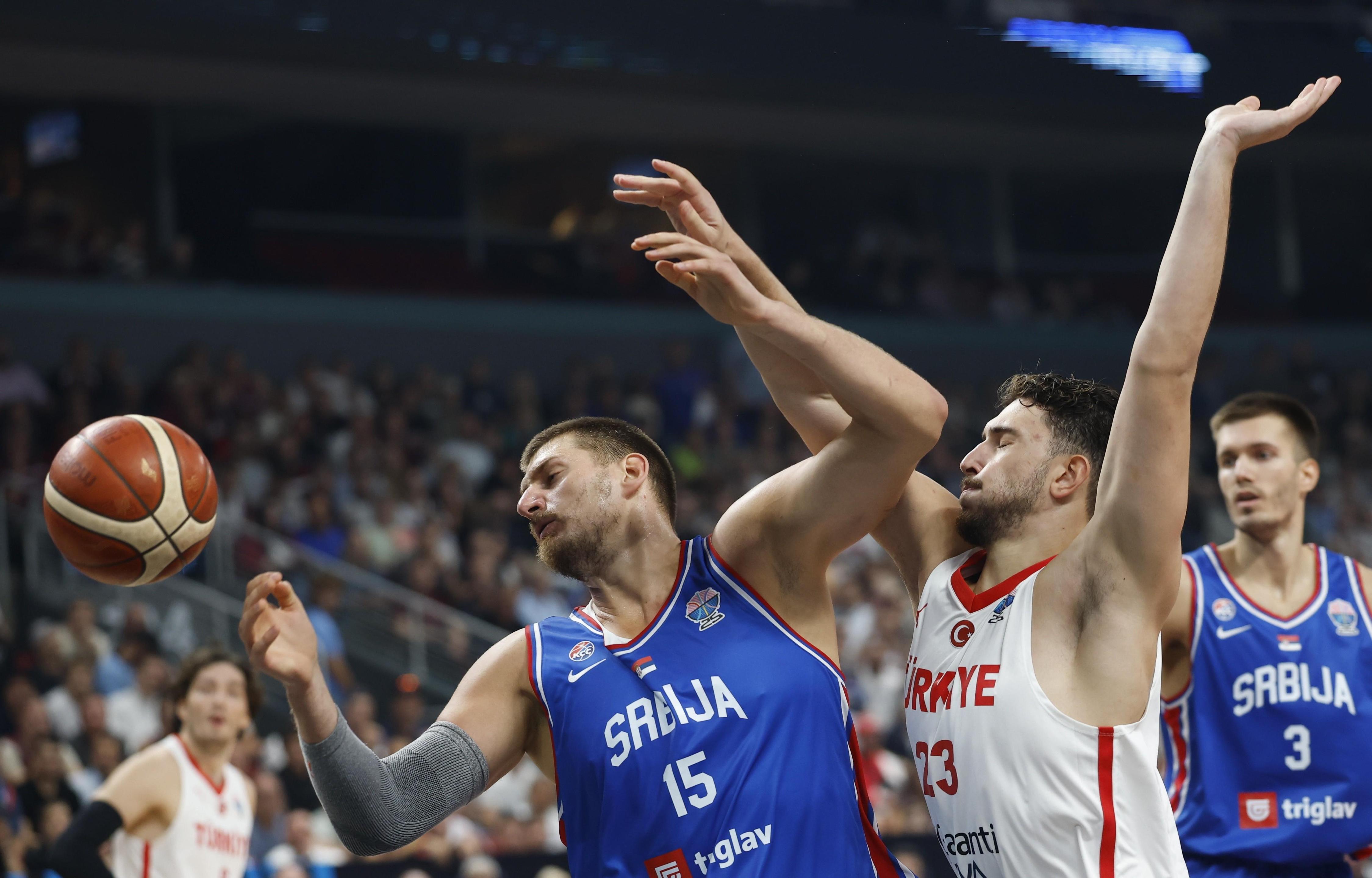 关于美国男篮力克墨西哥男篮，麦科勒姆三分雨点燃全场的信息