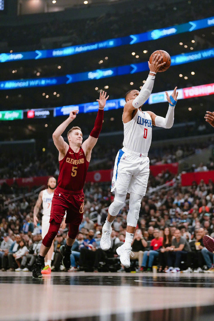 关于勇士B队逆转爵士，乔治·希尔送出助攻的信息