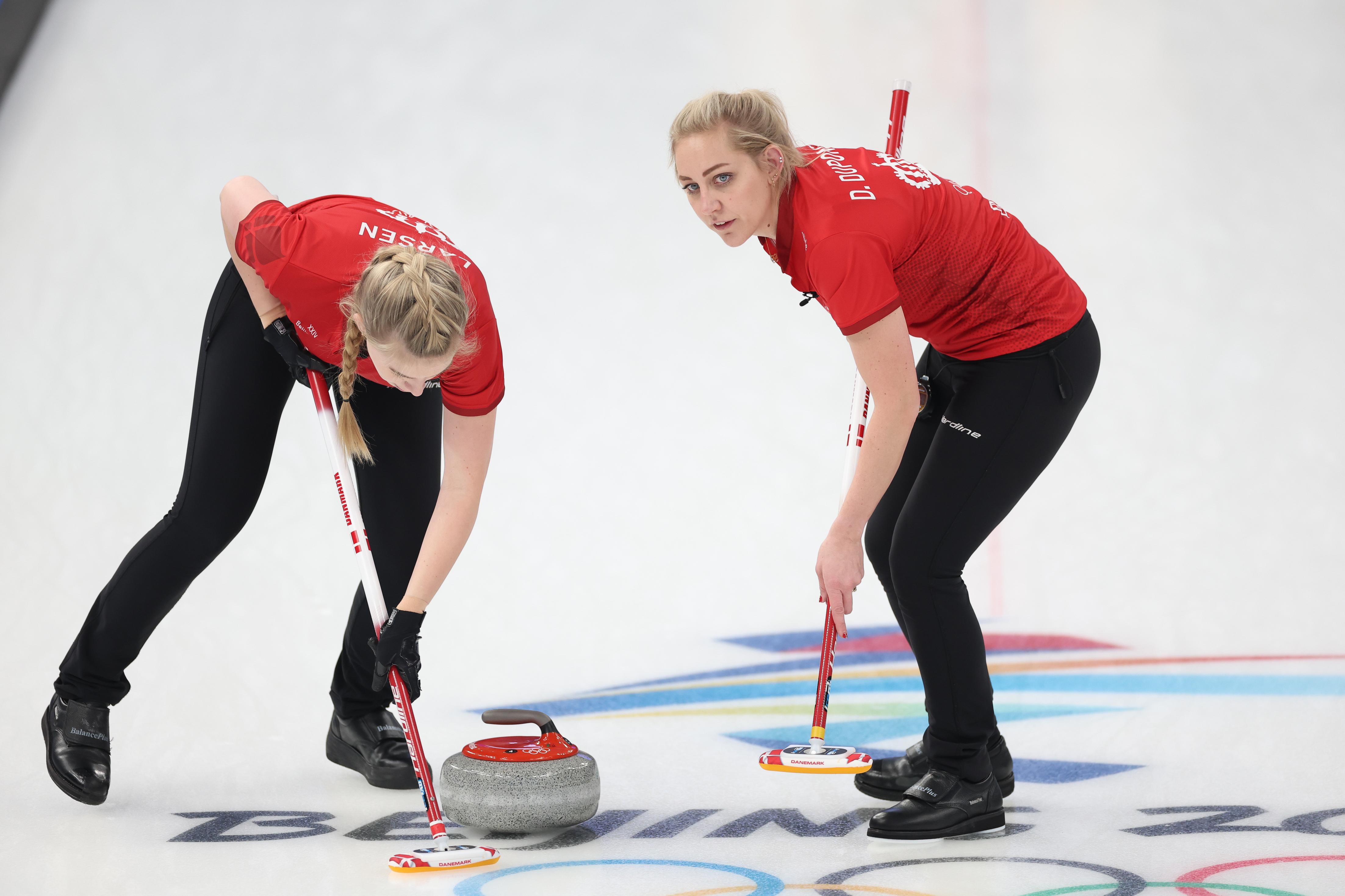 丹麦逆转加拿大,格拉利什爆发神勇的简单介绍 丹麦逆转加拿大,格拉利什爆发神勇的简单介绍