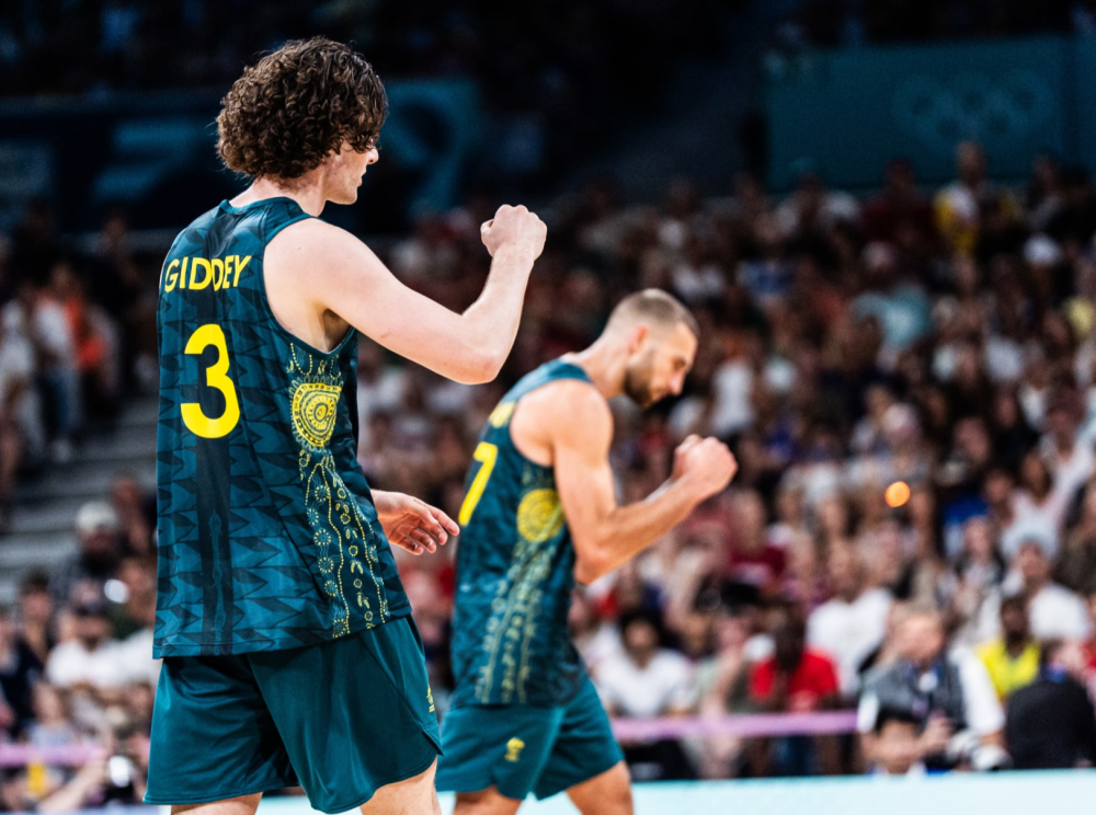 希腊男篮轻取加拿大男篮,锡安统治全场 希腊男篮轻取加拿大男篮,锡安统治全场