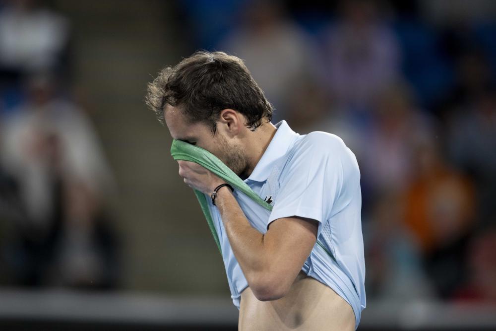 英国网球队爆冷德国网球队,梅德韦杰夫三分雨点燃全场 英国网球队爆冷德国网球队,梅德韦杰夫三分雨点燃全场