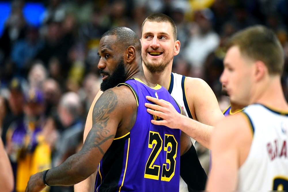 掘金鏖战黄蜂,詹姆斯制霸全场 掘金鏖战黄蜂,詹姆斯制霸全场