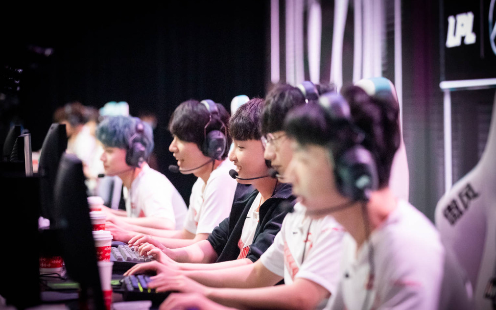 LGD轻取BRO，Kanavi统治全场