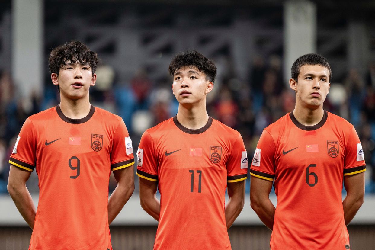 包含亚洲杯战术革新取得奇效，引发战术热潮的词条