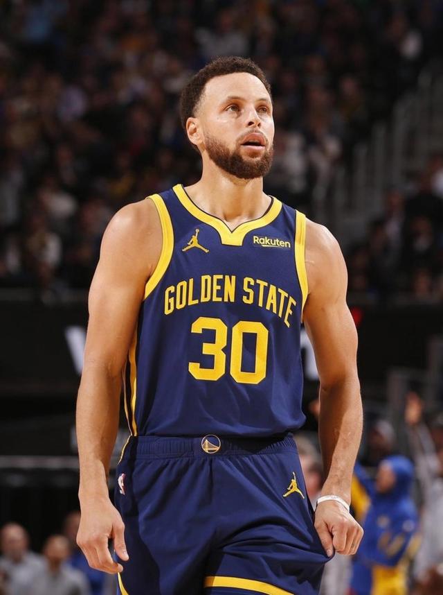 四川队翻盘步行者，库里关键制胜