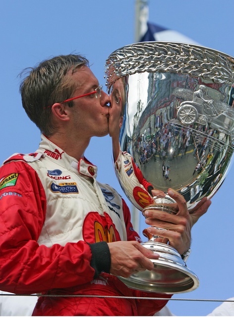 红牛车队完胜威廉姆斯，皮亚斯特里关键制胜