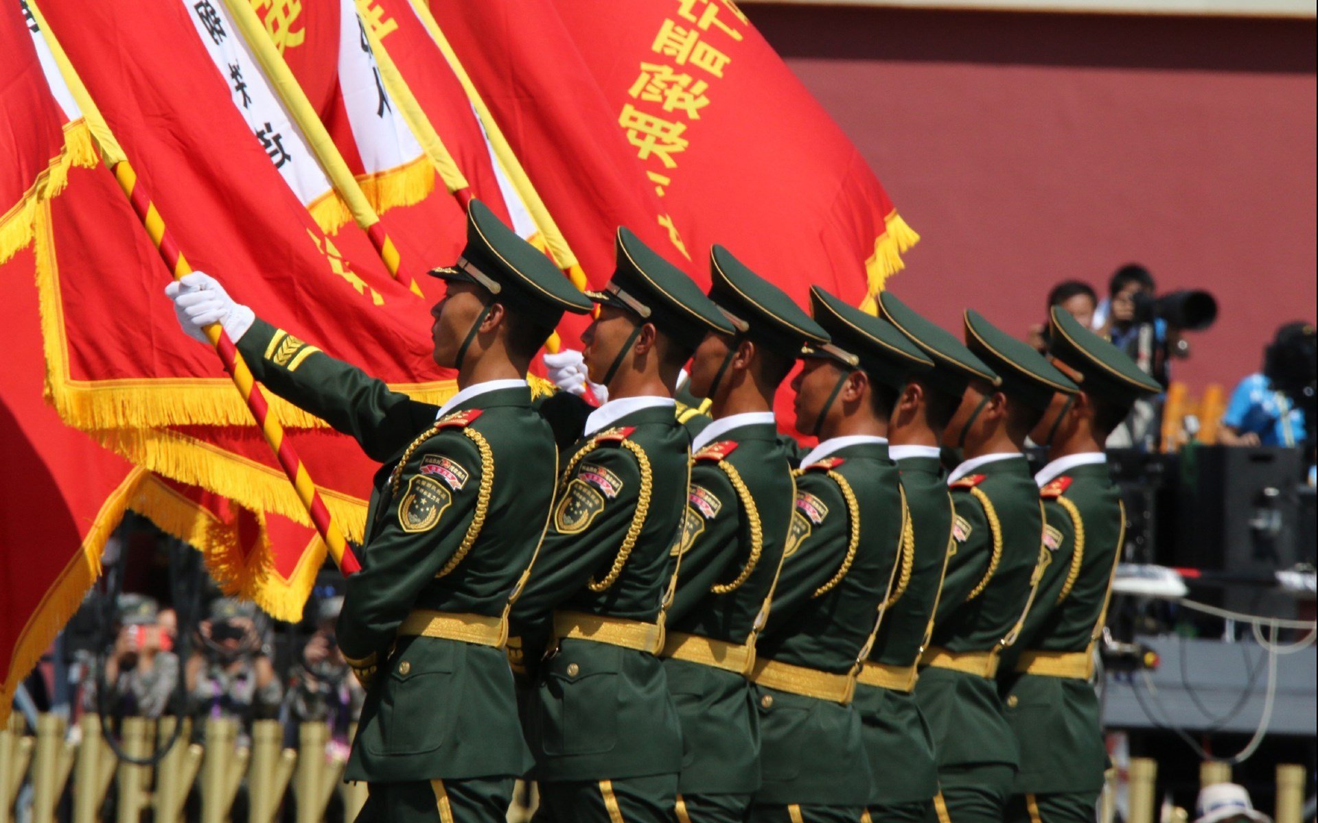 黑暗中的闪光,里昂绝杀拜仁,与一个时代被奥利维耶定义的三分钟