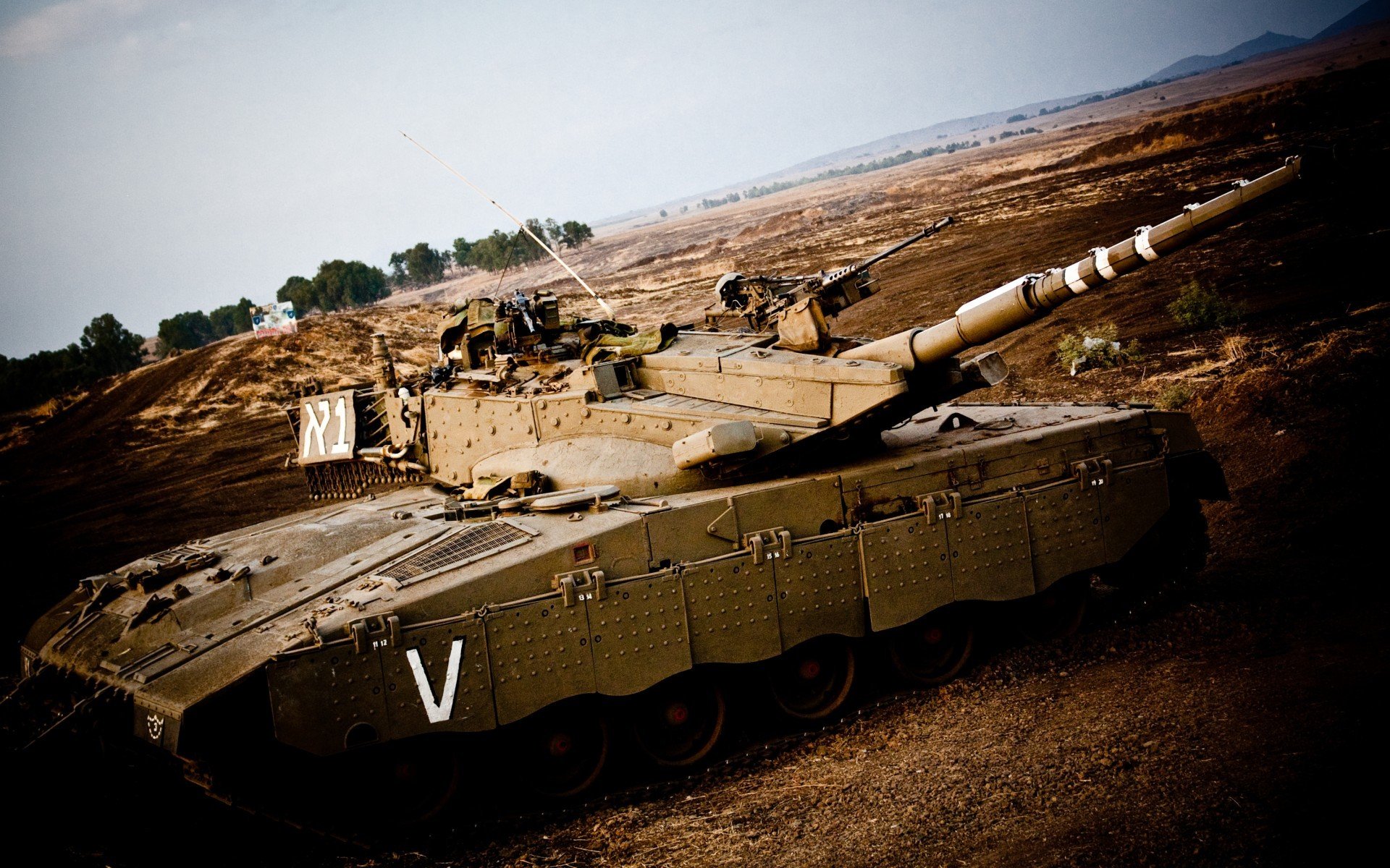 绿茵与球台同时奏凯，波兰铁骑东瀛扬威，樊振东状态如烈焰灼台