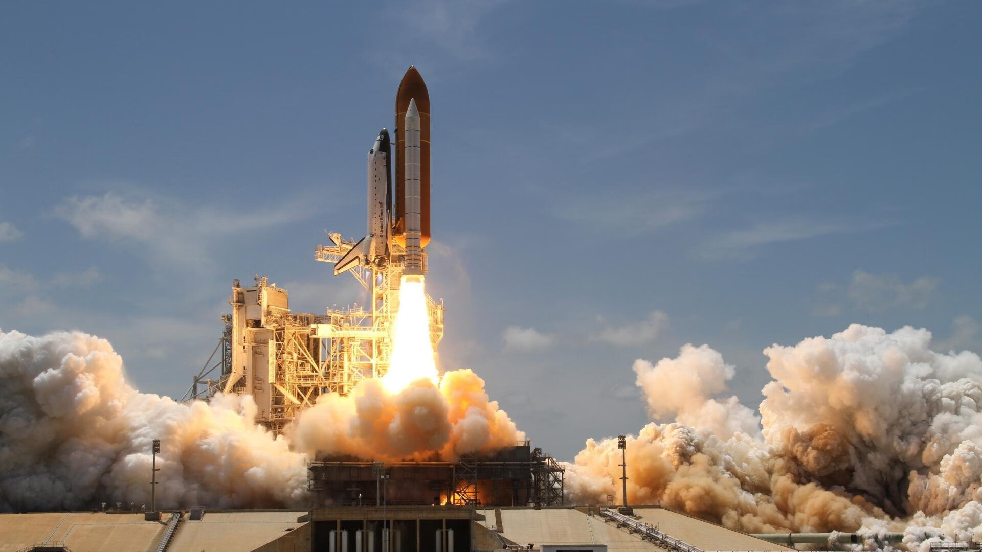 绿茵与球台同时奏凯，波兰铁骑东瀛扬威，樊振东状态如烈焰灼台